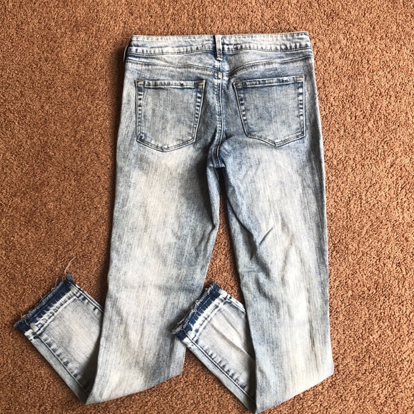 Light wash Bullhead Mid Rise skinny ankle jeans - Picture 3 of 4